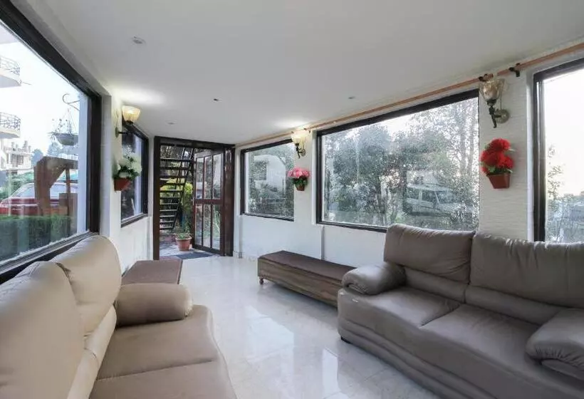 ホテル Collection O Nainital Himalayan Resort