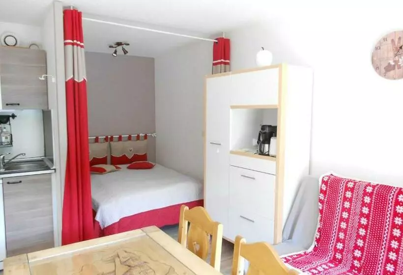 Studio Rénové · Pied Des Pistes · Balcon Sud · Accès Piscine Chauffée   Fr 1 267 249