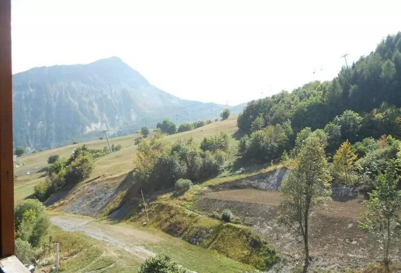 Studio Rénové · Pied Des Pistes · Balcon Sud · Accès Piscine Chauffée   Fr 1 267 249