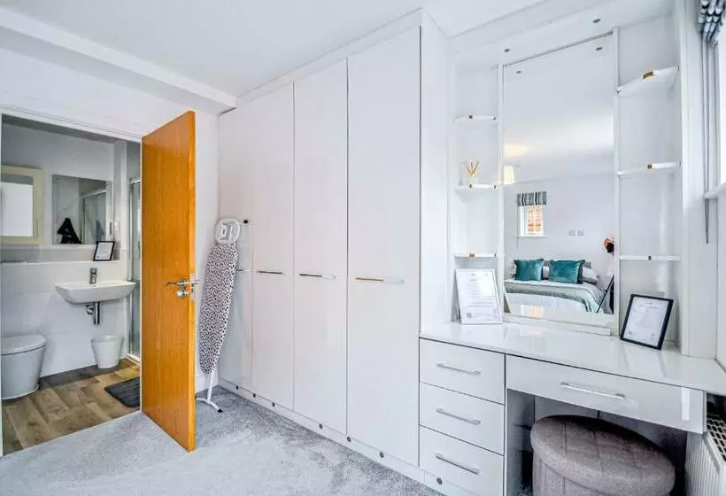The Courtyard   Charming Boutique Hotel With Parking