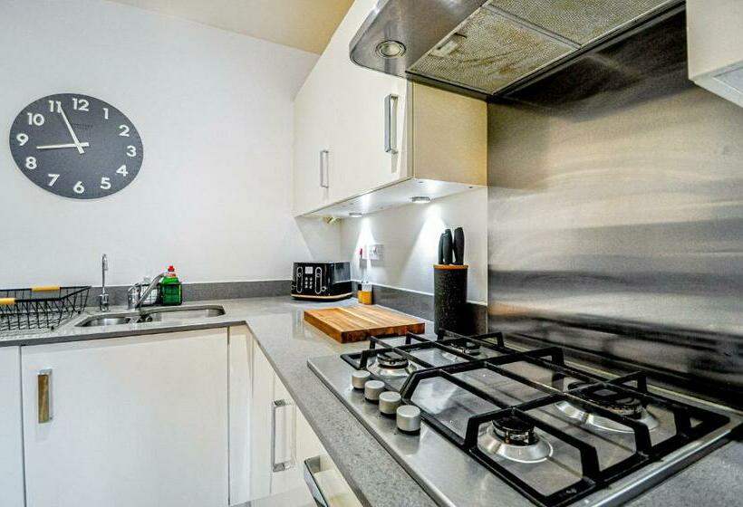 The Courtyard   Charming Boutique Hotel With Parking