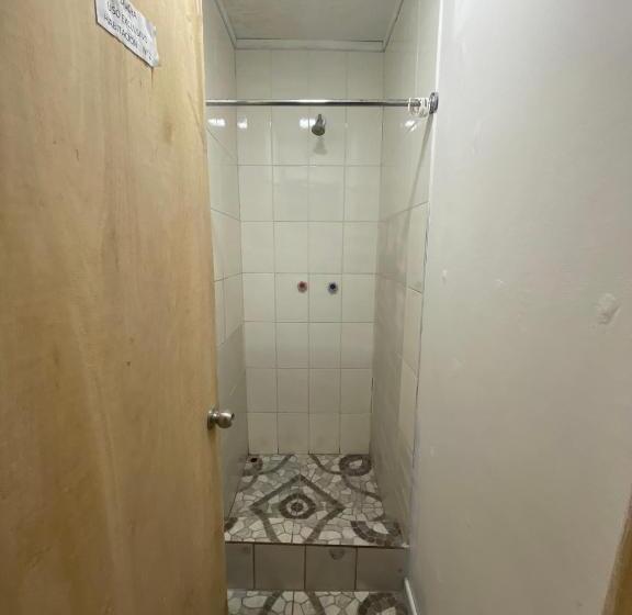 Bed & Breakfast World S End Hostal