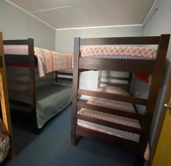 تختخواب و صبحانه World S End Hostal