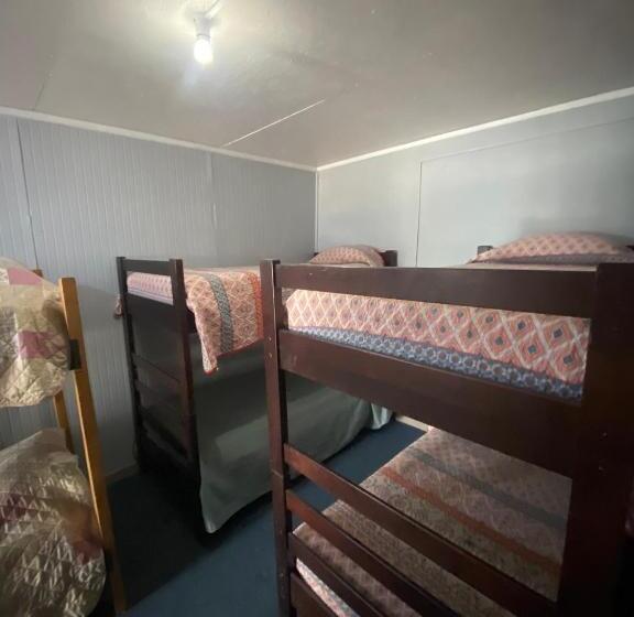 Bed & Breakfast World S End Hostal