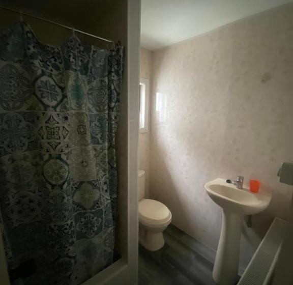 Bed & Breakfast World S End Hostal