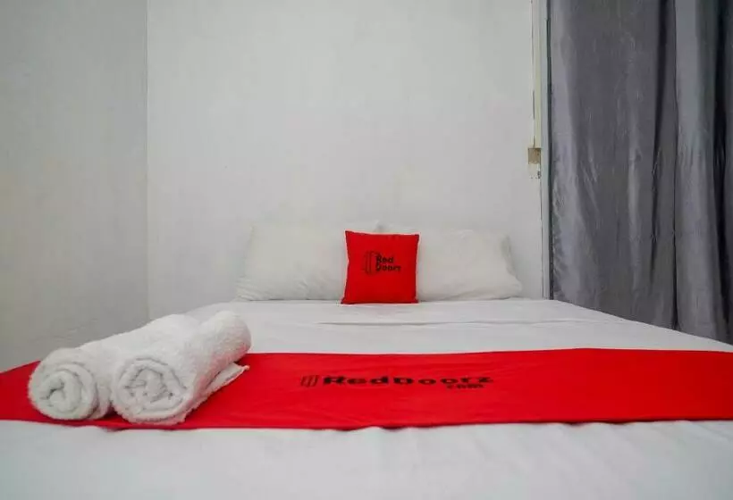 ホテル Reddoorz Near De La Salle Manado