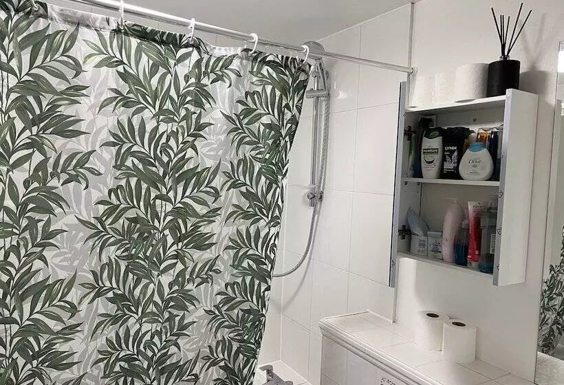 Impeccable 2 Bed Apartment In Erith