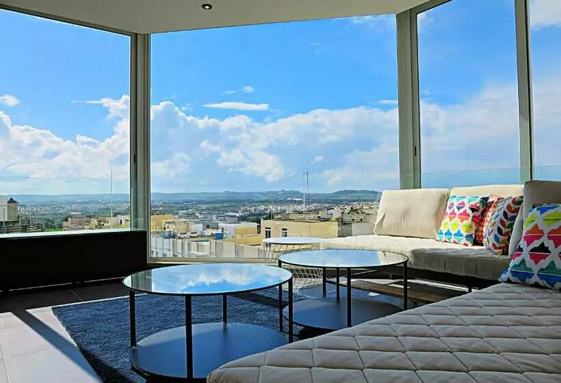 Luxury Central Hilltop Apartment With Great Views