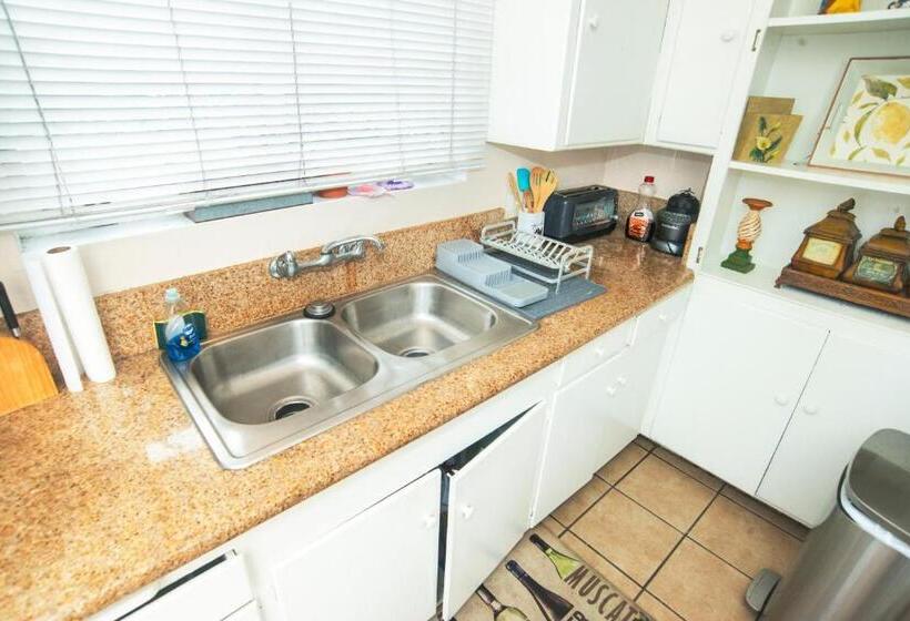 Manuel Y Sonia La Casa De Los Angeles