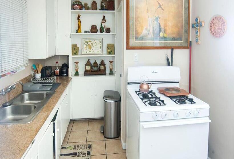 Manuel Y Sonia La Casa De Los Angeles