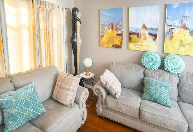 Manuel Y Sonia La Casa De Los Angeles