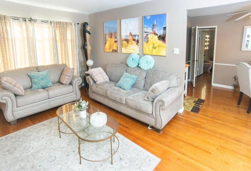 Manuel Y Sonia La Casa De Los Angeles