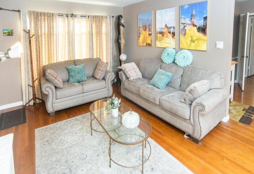 Manuel Y Sonia La Casa De Los Angeles