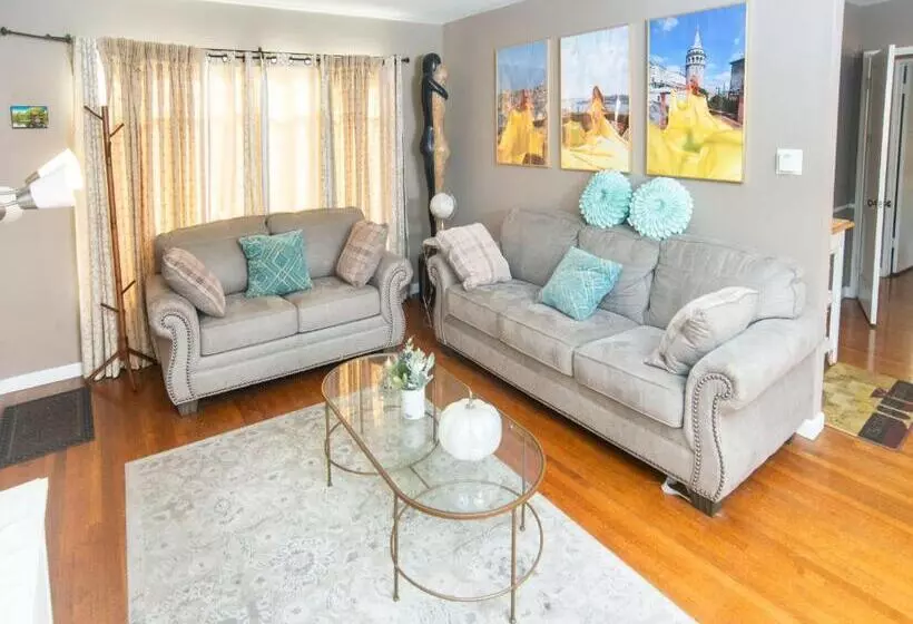 Manuel Y Sonia La Casa De Los Angeles