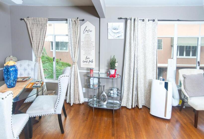 Manuel Y Sonia La Casa De Los Angeles