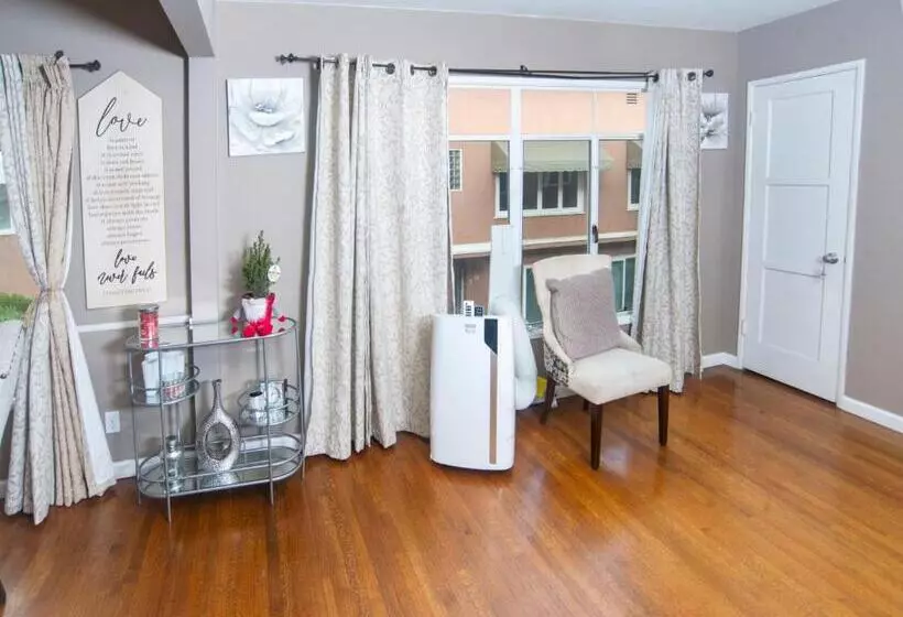 Manuel Y Sonia La Casa De Los Angeles