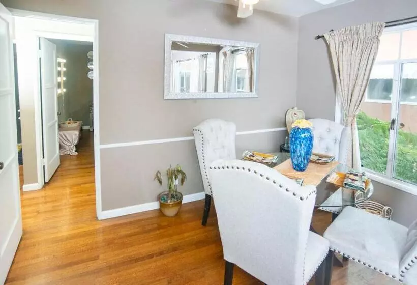 Manuel Y Sonia La Casa De Los Angeles