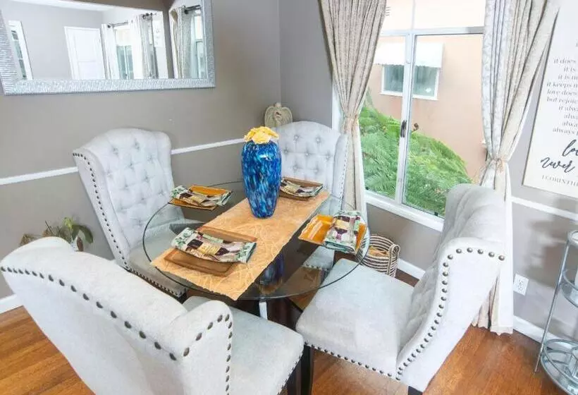 Manuel Y Sonia La Casa De Los Angeles