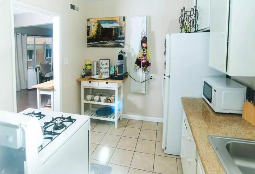 Manuel Y Sonia La Casa De Los Angeles