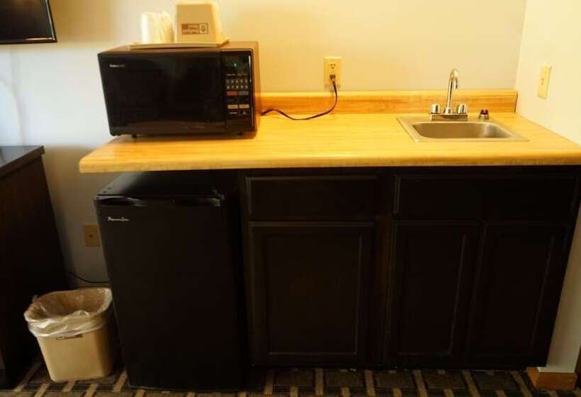 בית מלון כפרי Budget Host Inn Fridley