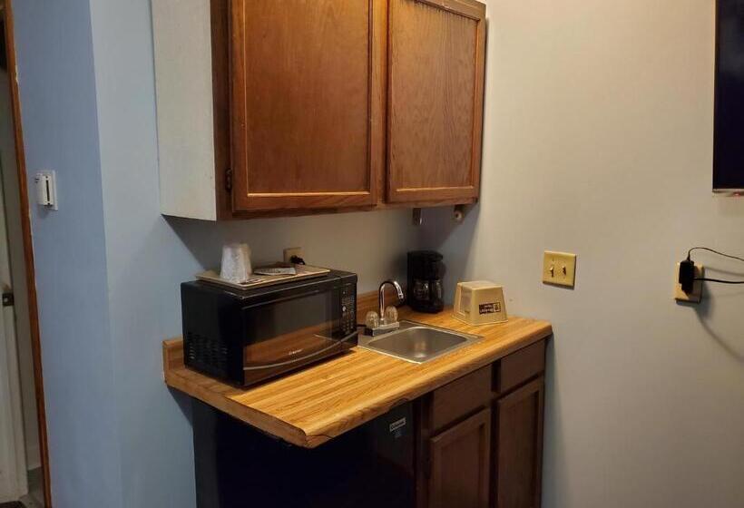 בית מלון כפרי Budget Host Inn Fridley