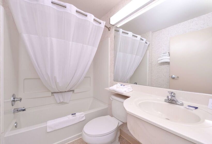 Отель Americas Best Value Inn & Suites Maryville