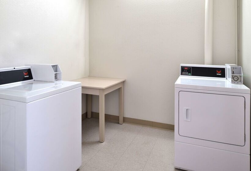 Отель Americas Best Value Inn & Suites Maryville