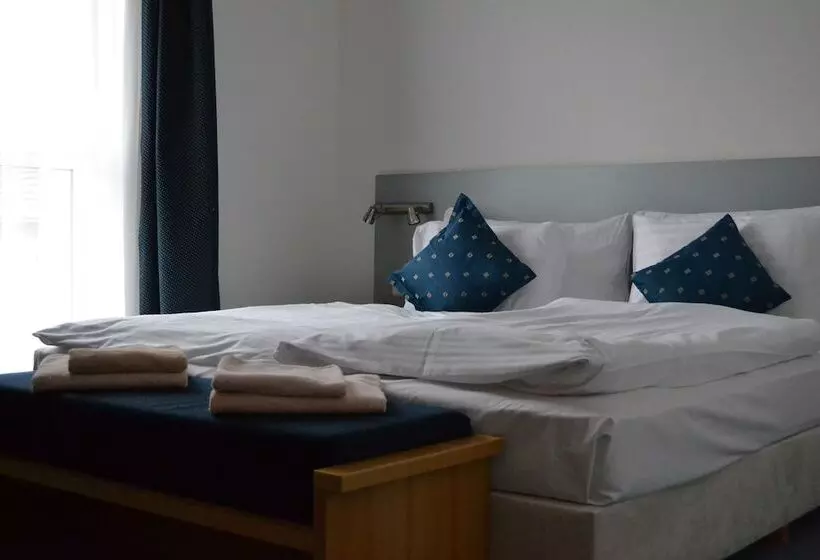 هتل Felicity Garni