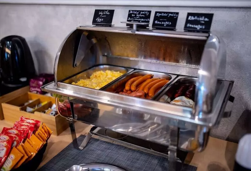 هتل Felicity Garni