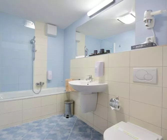 هتل Felicity Garni