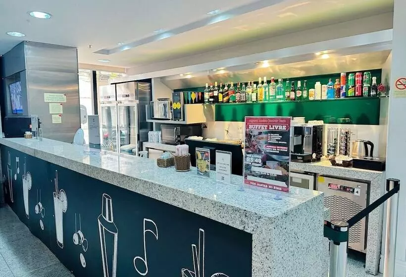 ホテル Ibis Curitiba Shopping