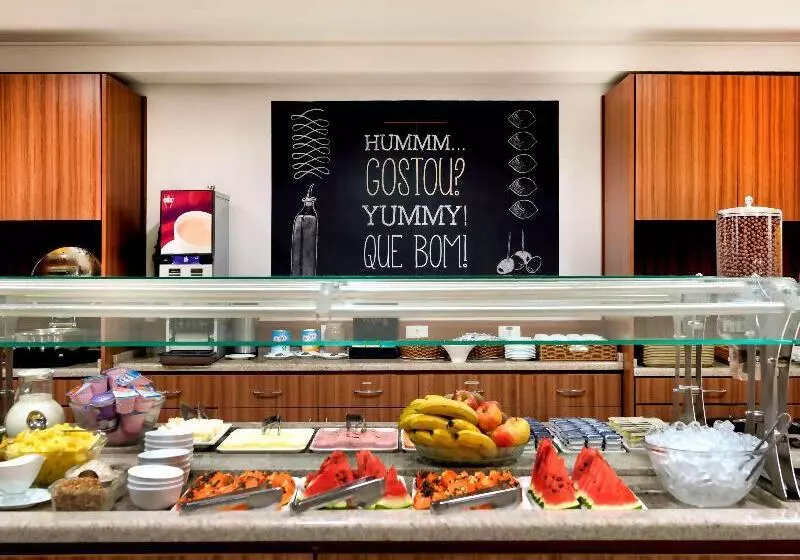 ホテル Ibis Curitiba Shopping