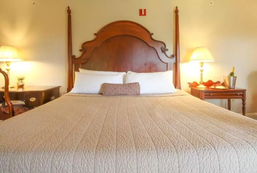 Отель Joseph Ambler Inn