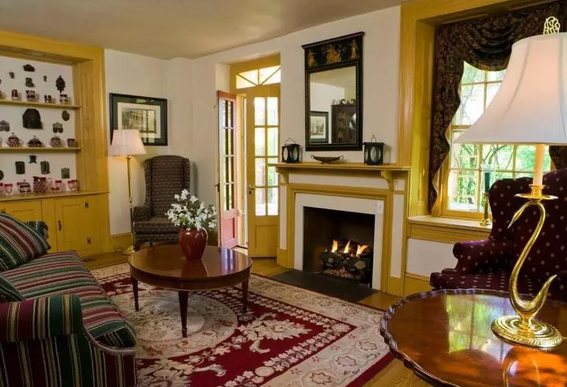 Отель Joseph Ambler Inn