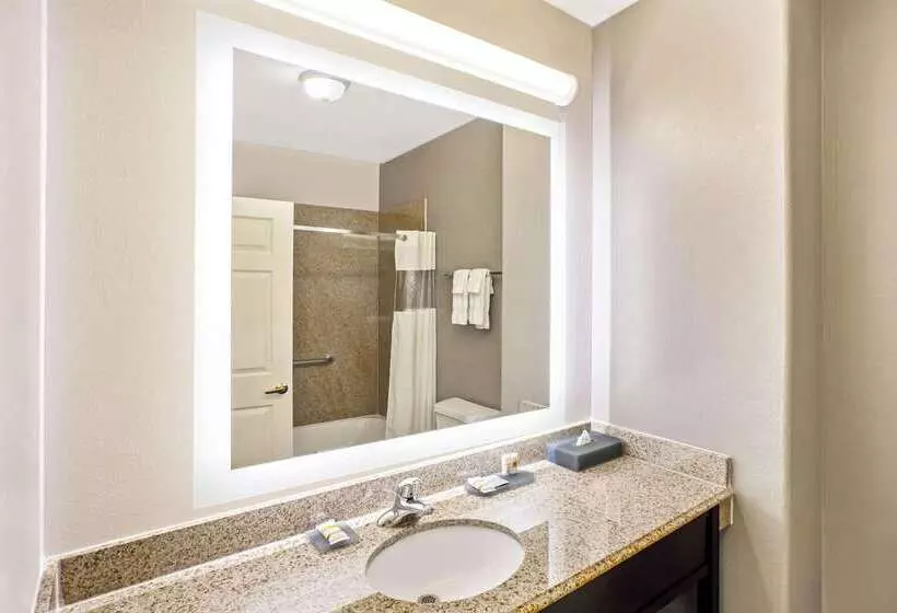 Hotelli La Quinta By Wyndham Deer Park