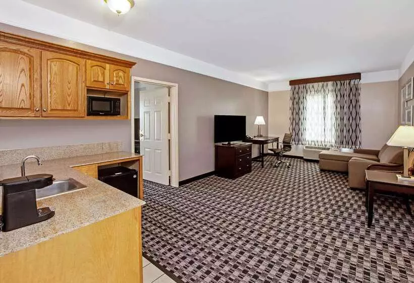 Hotelli La Quinta By Wyndham Deer Park