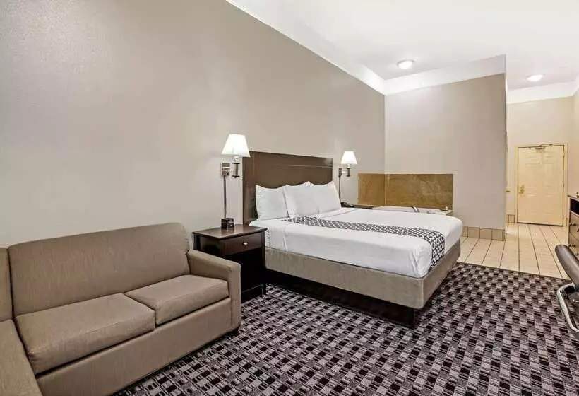 Hotelli La Quinta By Wyndham Deer Park