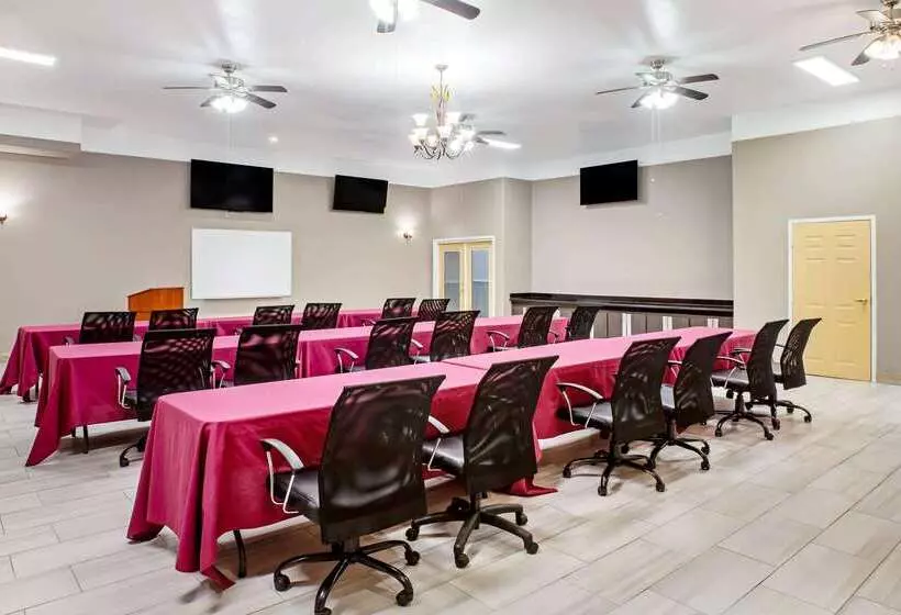 Hotelli La Quinta By Wyndham Deer Park