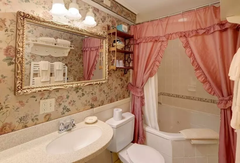 Hotel Mira Monte Inn & Suites