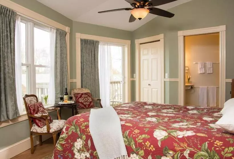 Hotel Mira Monte Inn & Suites