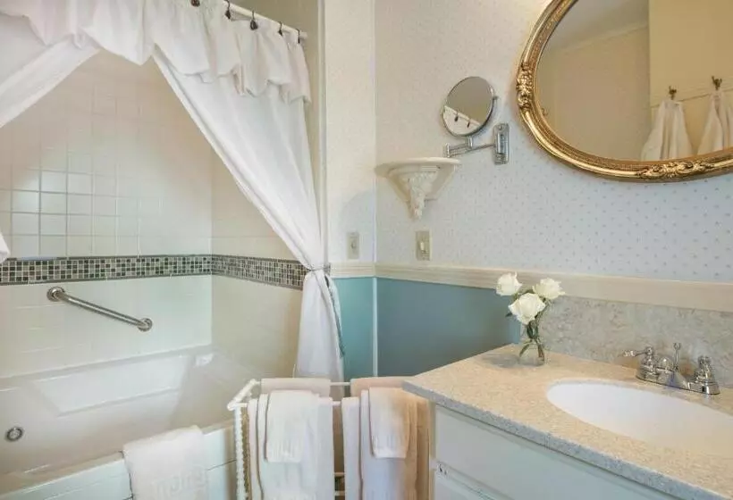 Hotel Mira Monte Inn & Suites