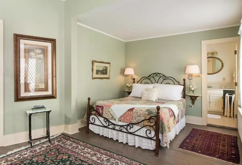 Hotel Mira Monte Inn & Suites