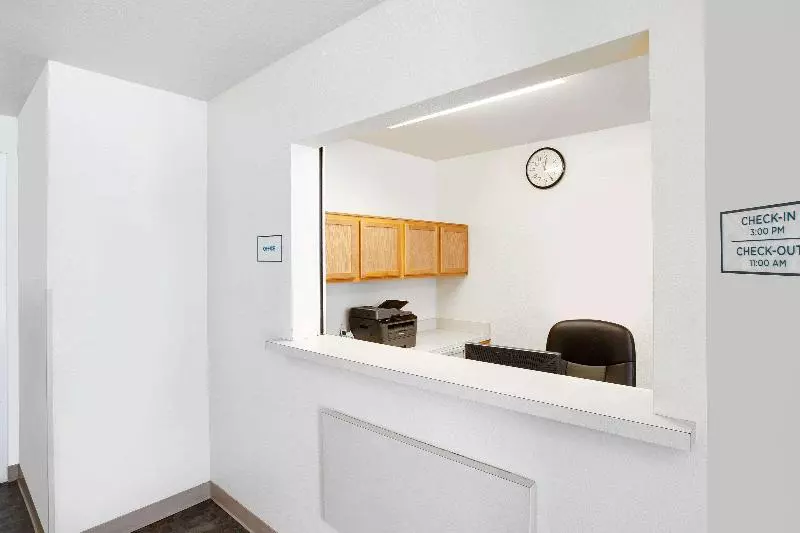 Отель Woodspring Suites Denton