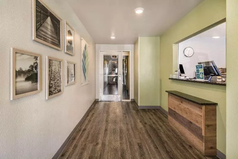 Отель Woodspring Suites Denton