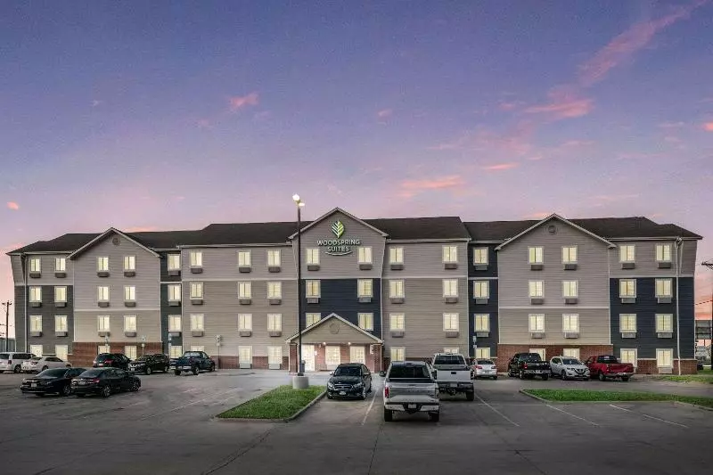 Отель Woodspring Suites Denton