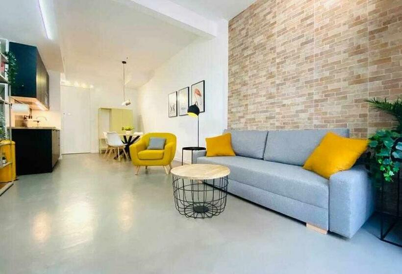 Rualva Flats, Tarongers