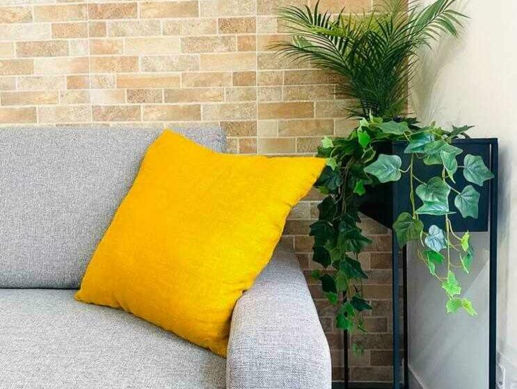 Rualva Flats, Tarongers