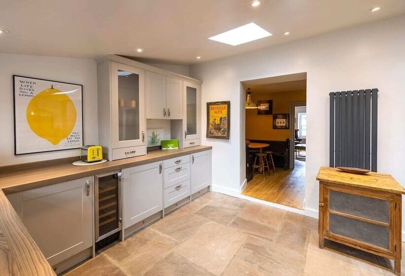 Host Stay Virginia House