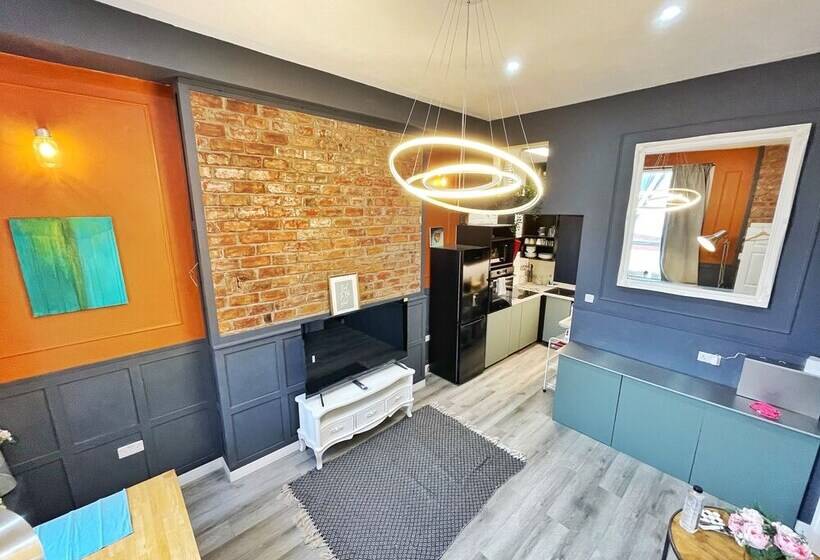 Impeccable Apartment In Liverpool City Centre