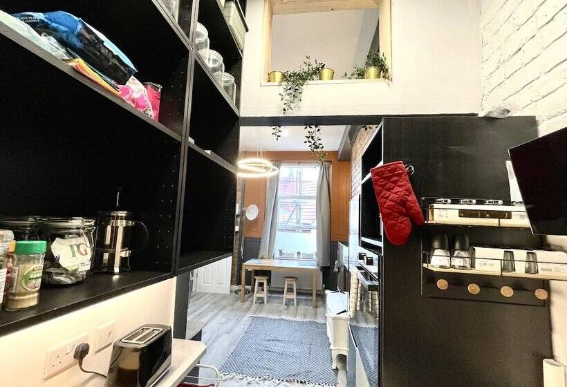 Impeccable Apartment In Liverpool City Centre